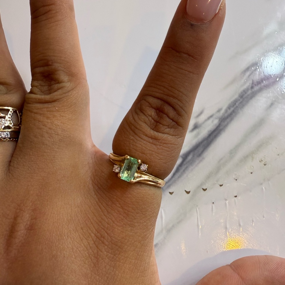 14k Solid Diamond And Emerald Ring - image 3